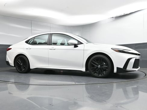 Certified 2025 Toyota Camry SE image 24