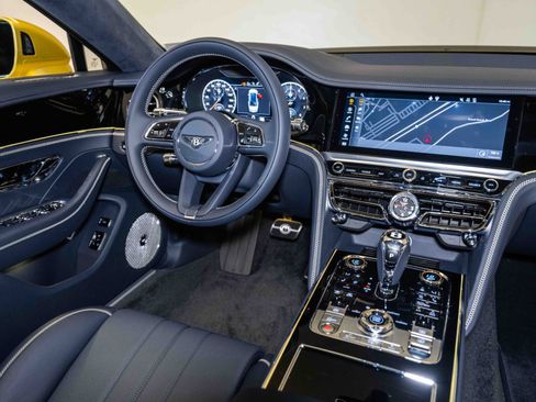 Used 2024 Bentley Flying Spur V8 image 26