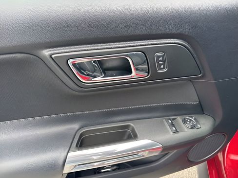 Used 2015 Ford Mustang Coupe image 22