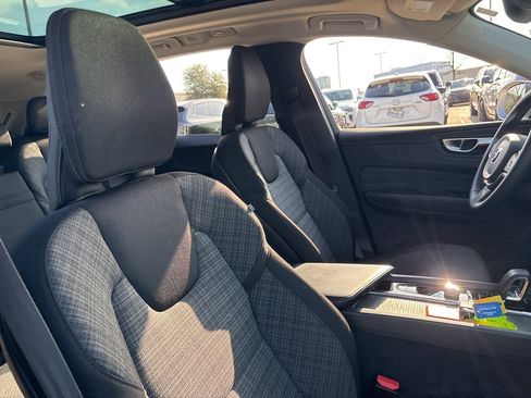 Certified 2023 Volvo XC60 B5 Core image 12