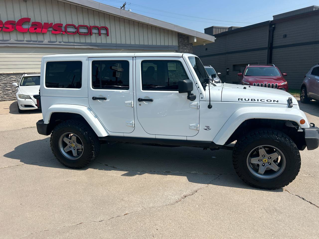 Used 2014 Jeep Wrangler Unlimited Rubicon w/ Connectivity Group AWD/4WD image 2