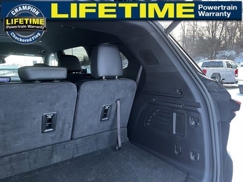 Used 2025 Buick Enclave Preferred image 11