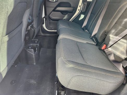 Used 2024 Jeep Wrangler Sahara image 8