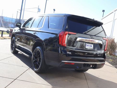 Used 2022 GMC Yukon SLT w/ SLT Premium Package image 3