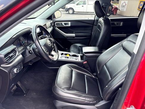 Used 2021 Ford Explorer XLT w/ Equipment Group 202A image 11