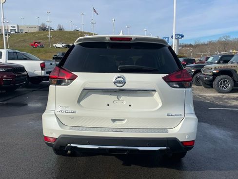 Used 2019 Nissan Rogue SL w/ Premium Package image 4