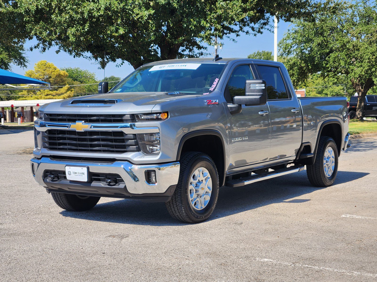 Used 2024 Chevrolet Silverado 2500 LT AWD/4WD image 2