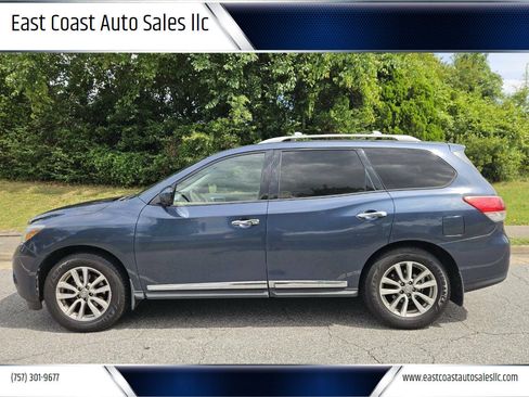 Used 2015 Nissan Pathfinder SL w/ SL Premium Package FWD image 1