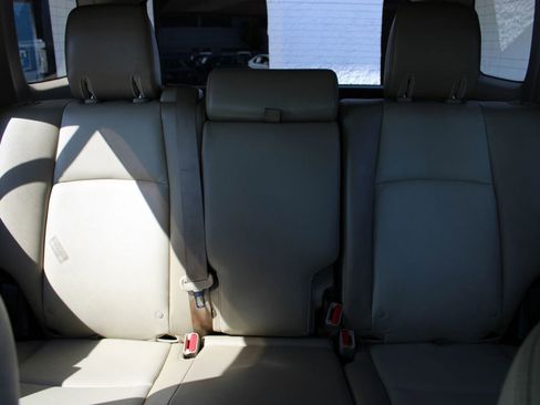 Used 2018 Toyota 4Runner SR5 Premium AWD/4WD image 17