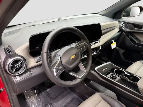 New 2026 Chevrolet Equinox LT w/ Convenience Package II image 9