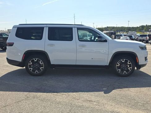 Used 2023 Jeep Wagoneer Series III w/ Preferred Equipment Group image 6
