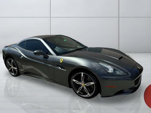 Used 2013 Ferrari California RWD image 8