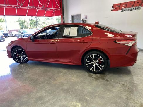 Used 2020 Toyota Camry SE w/ Convenience Package FWD image 6