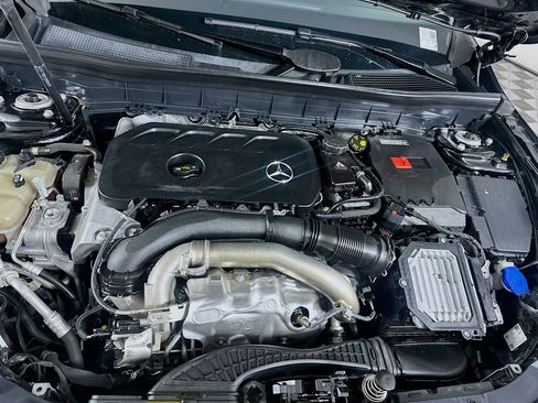 Used 2025 Mercedes-Benz GLB 250 4MATIC image 33