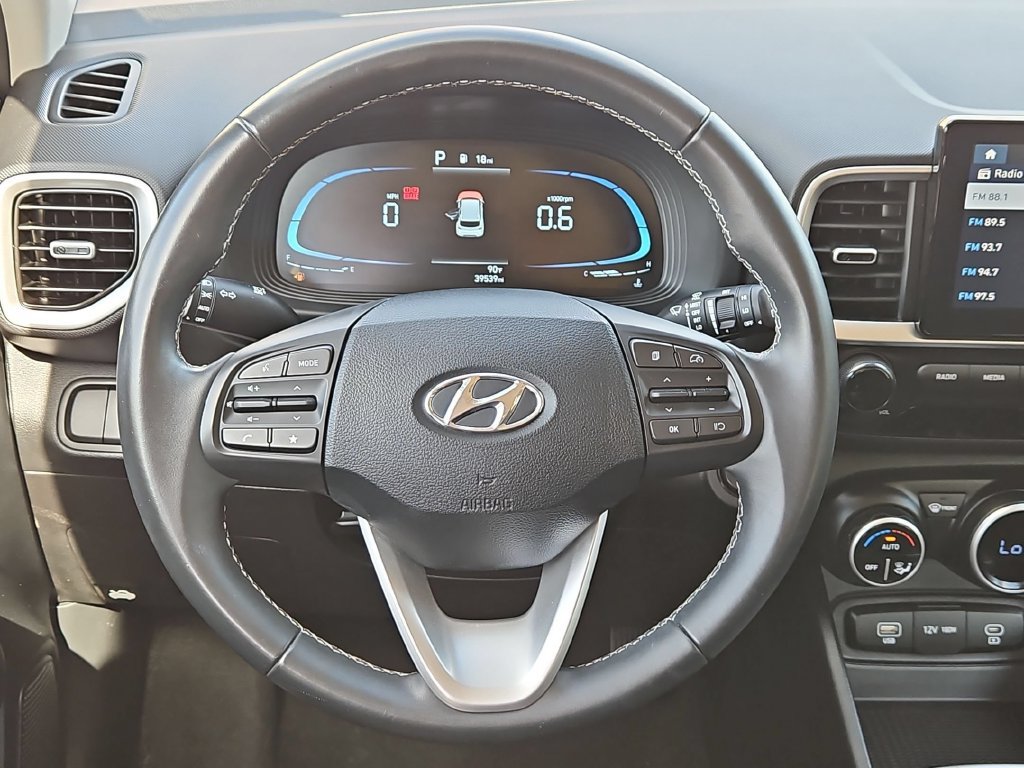 Used 2025 Hyundai Venue SEL FWD image 23