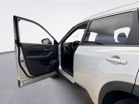 Used 2023 Nissan Rogue SV w/ SV Premium B Package AWD/4WD image 9
