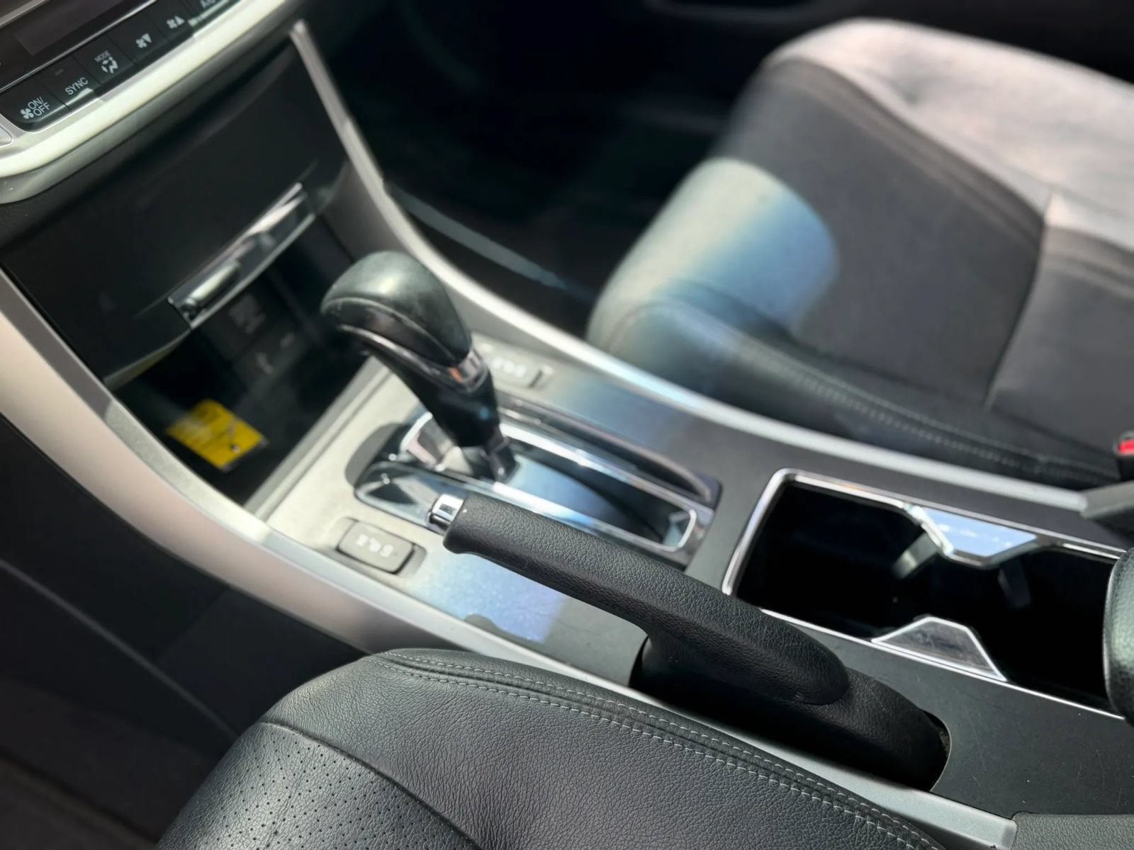 Used 2015 Honda Accord EX-L image 30