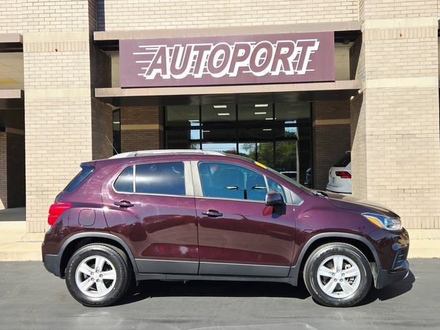 Used 2021 Chevrolet Trax LT w/ LT Convenience Package FWD image 4