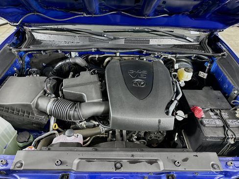 Used 2023 Toyota Tacoma TRD Off-Road w/ Technology Package RWD image 31