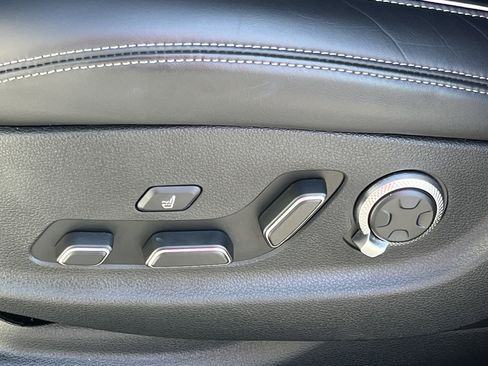 Used 2025 Genesis GV70 3.5T Sport w/ Sport Advanced Package image 19