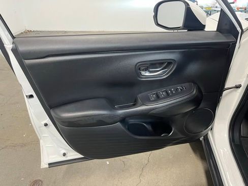 Used 2025 Honda HR-V LX image 23