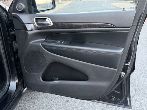 Used 2012 Jeep Grand Cherokee Laredo image 14