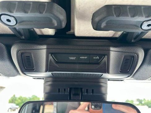 Certified 2025 Jeep Gladiator Sport AWD/4WD image 21