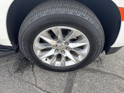 Used 2021 Chevrolet Suburban Premier w/ Premium Package image 31