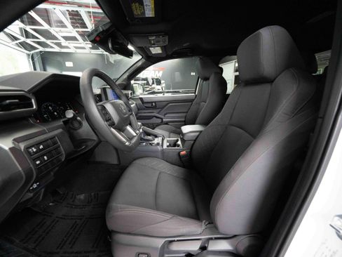 Used 2025 Toyota Tacoma SR5 AWD/4WD image 9