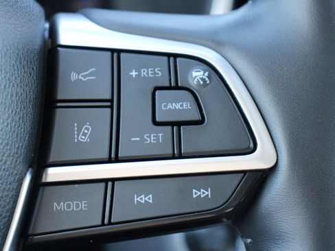 Used 2024 Toyota Highlander Limited image 27