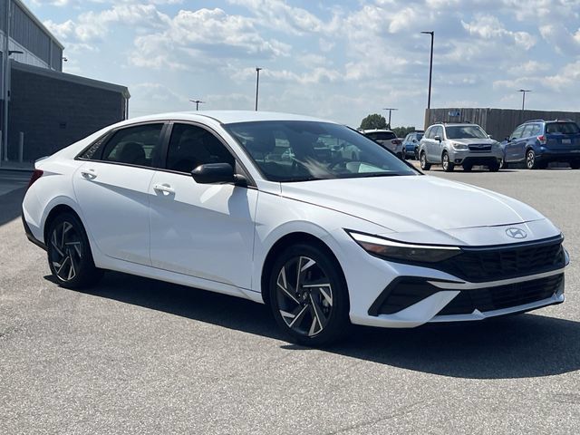 Certified 2025 Hyundai Elantra SEL FWD image 21