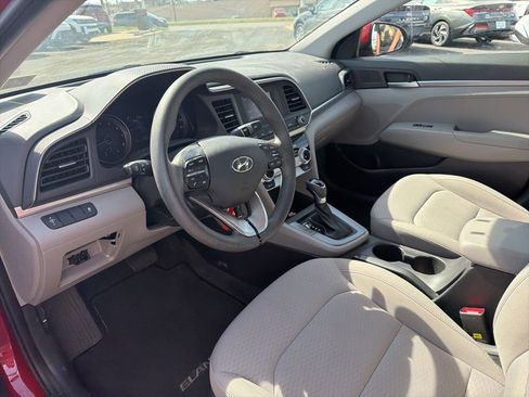 Used 2019 Hyundai Elantra SE image 11