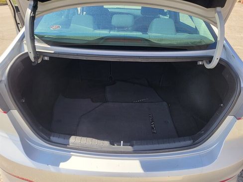 Used 2017 Hyundai Elantra SE image 8