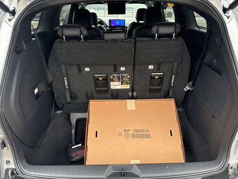 New 2026 Toyota Sienna XSE image 32