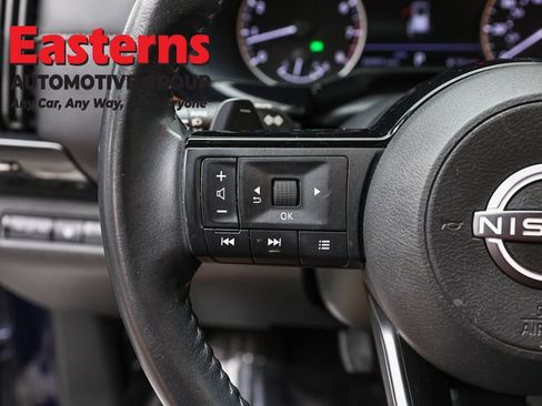 Used 2023 Nissan Pathfinder SV AWD/4WD image 15