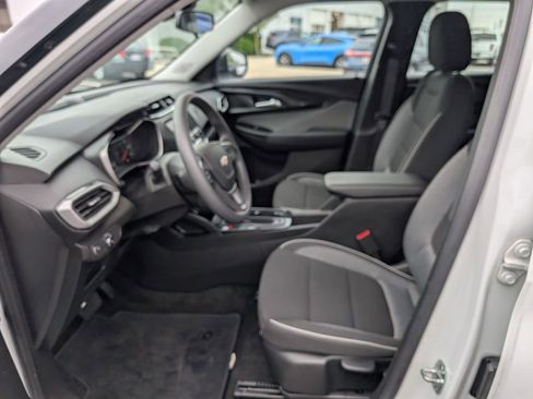 Used 2023 Chevrolet TrailBlazer LS FWD image 11