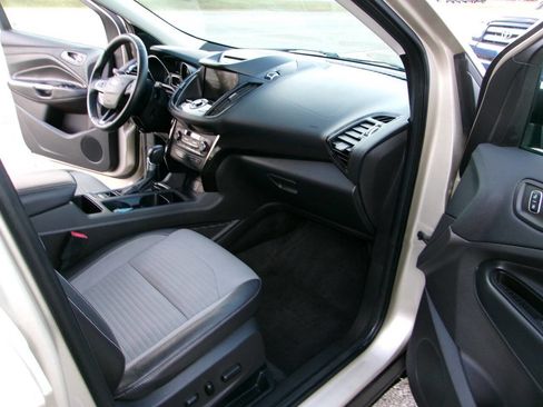 Used 2017 Ford Escape Titanium image 10