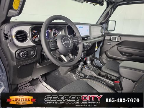 New 2025 Jeep Gladiator Sport image 11