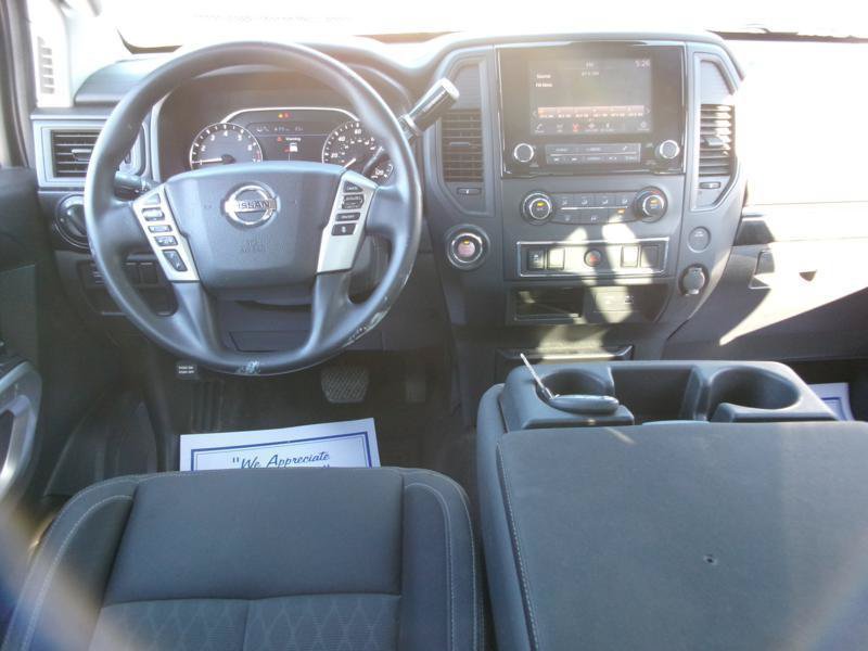 Used 2022 Nissan Titan SV RWD image 11