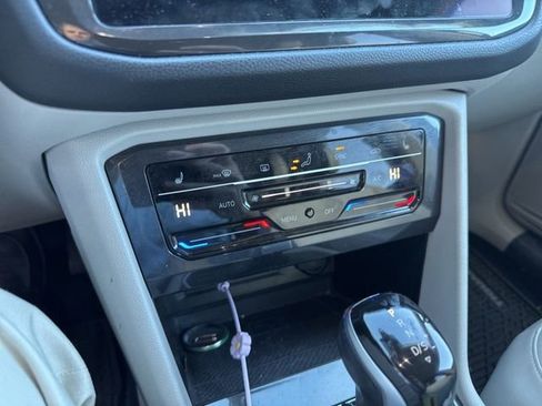 Certified 2022 Volkswagen Tiguan SE image 8