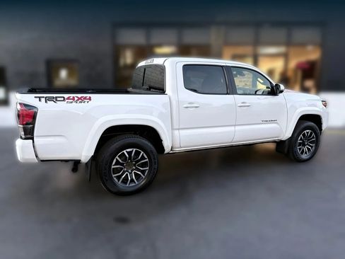 Used 2022 Toyota Tacoma TRD Sport w/ Technology Package image 6