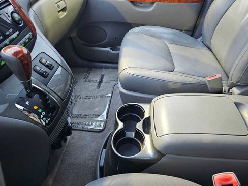 Used 2009 Toyota Sienna XLE Limited image 28