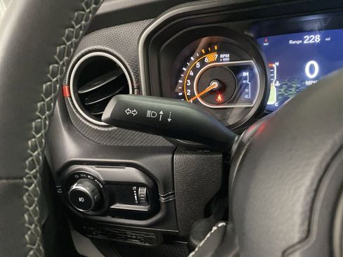 Used 2025 Jeep Wrangler Unlimited Rubicon image 24