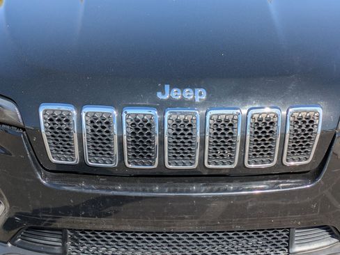 Used 2019 Jeep Cherokee Limited FWD image 9