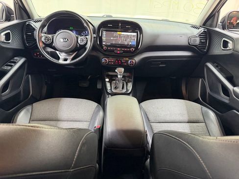Used 2020 Kia Soul EX FWD image 28