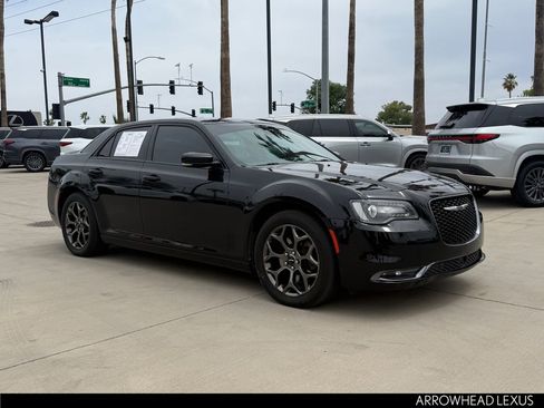Used 2017 Chrysler 300 S w/ 300S Premium Group AWD/4WD image 8