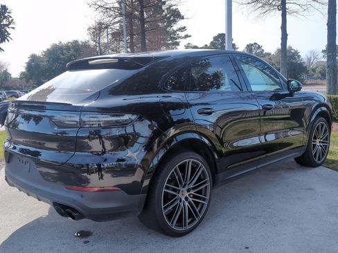 Used 2022 Porsche Cayenne Coupe image 10
