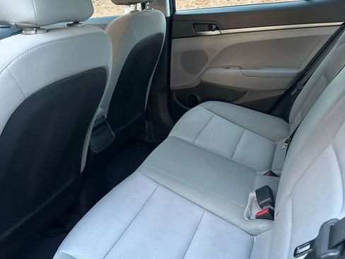 Used 2017 Hyundai Elantra SE image 24