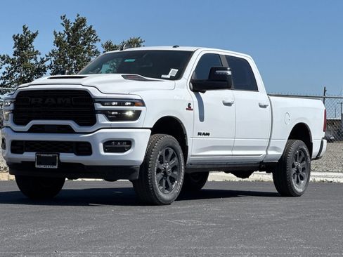 New 2026 RAM 2500 Laramie AWD/4WD image 7