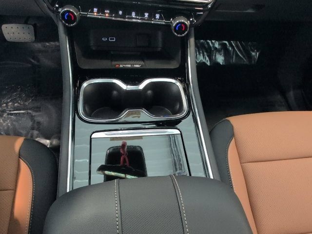 New 2027 Chevrolet Traverse Z71 w/ Enhanced Driving Package AWD/4WD image 30